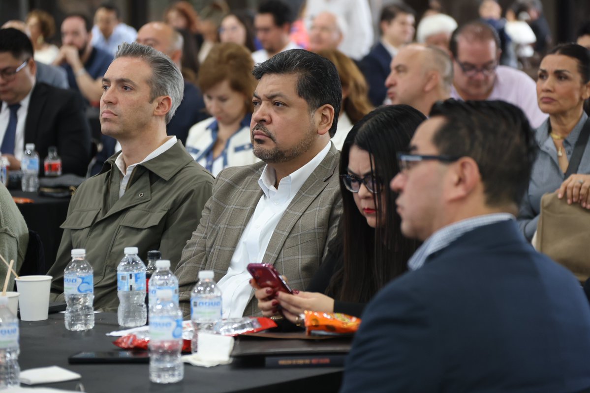 📌Participa Fiscal General en XX Congreso Nacional de la Abogacía

El Fiscal General de Justicia del Estado de Nuevo León, Lic. Javier Flores Saldívar, participó como panelista en el evento: “Acceso a la justicia penal y alternativas para fortalecer la seguridad y los derechos”,