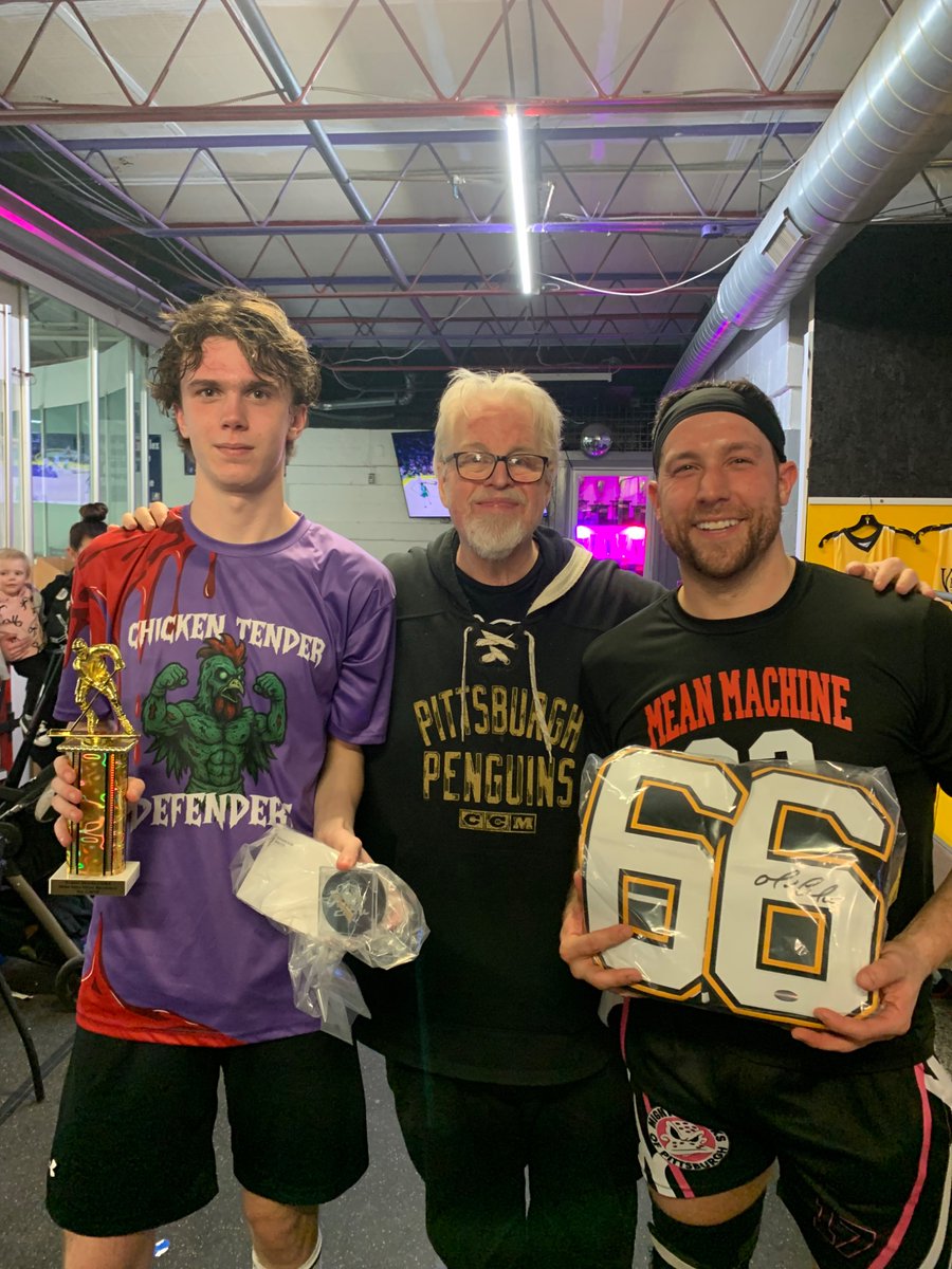 Team MVPs Chris Dunlap of Chicken Tenders&amp; Adam Nero of Mean Machine after Rec C final in <a href="/StreetHockeyUSA/">StreetHockeyUSA</a> Mid-West Regional! Mean Machine wins in shootout!