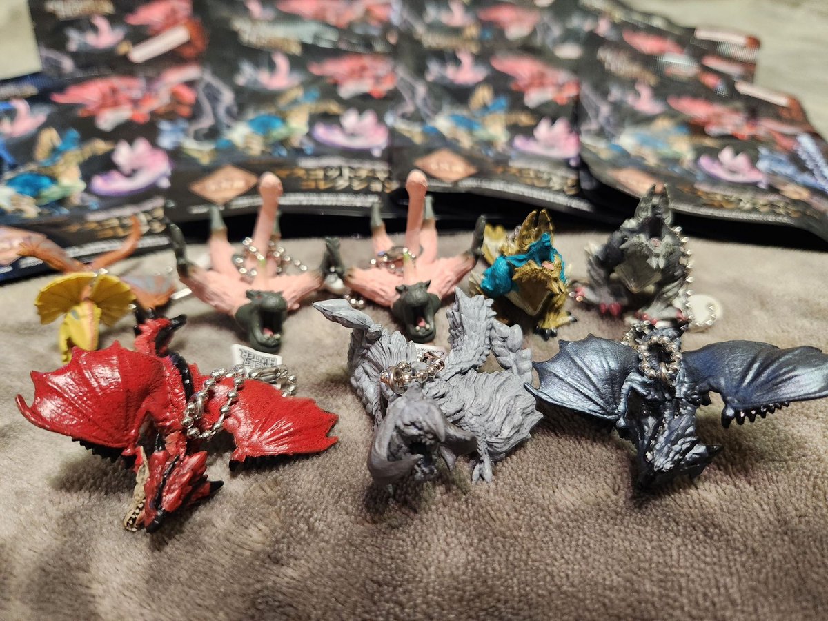 solus_rht's tweet photo. 買えた!!
嫁と息子が探してくれた(◍˃ᗜ˂◍)ﾉ✿ｱﾘｶﾞﾄ✿
#モンハン https://t.co/vRL9NohCI9