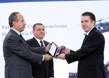 ¿Felipe Calderón tuvo razón?

No bro, Calderón sólo te hablaba bonito de "combatir al narco", pero puso a un narco de secretario de seguridad y a un "superpolicía" narco que solo combatieron a las bandas rivales. No por nada hoy están
encarcelados en EUA.

Ni hablar de sus 70