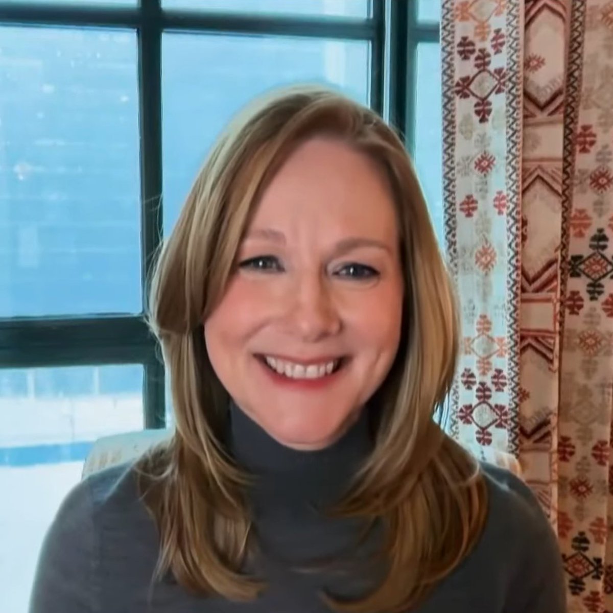 Laura Linney News tweet media