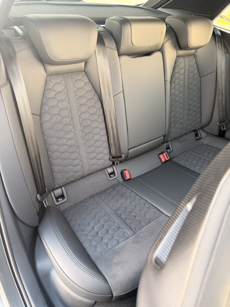 The optional  Dinamica microfiber/leather combination with honeycomb pattern and RS logo in the front seat backrests manually operated Carbon fibre  bucket seats 💺 are one of my most fav.

Yes they will compromise the rear legroom also less comfortable compared to the