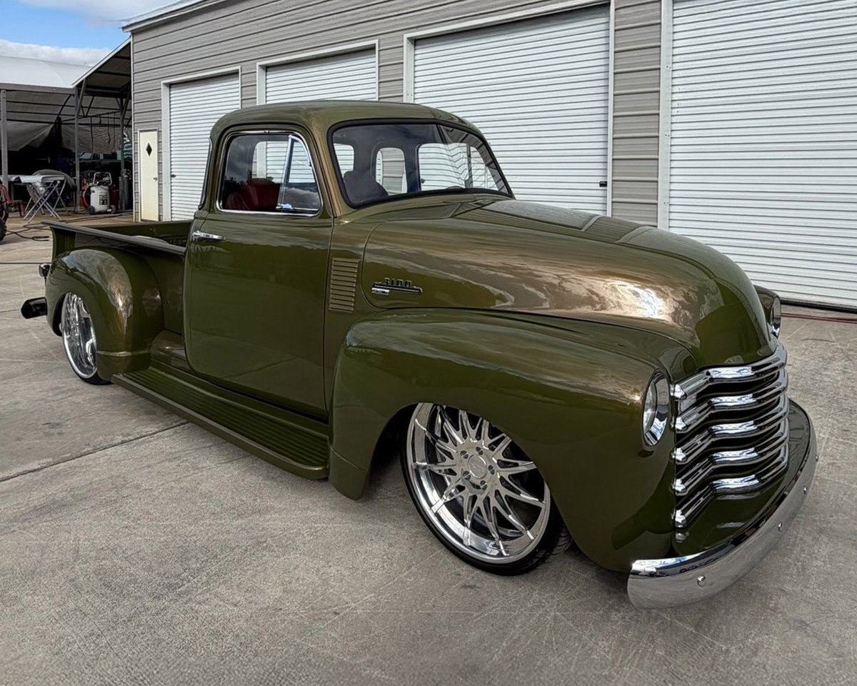 Barrett_Jackson's tweet image. Pegasus Purple, say hello to Tequila Gold. This #custom 1953 @Chevrolet 3100 is powered by a 5.3-liter LS V-8 engine backed by a four-speed 4L60 #automatic transmission. Selling with No Reserve during the 2026 #PalmBeach Auction, Apr. 16-18.

Learn more: bit.ly/PB26TW-1953Che…