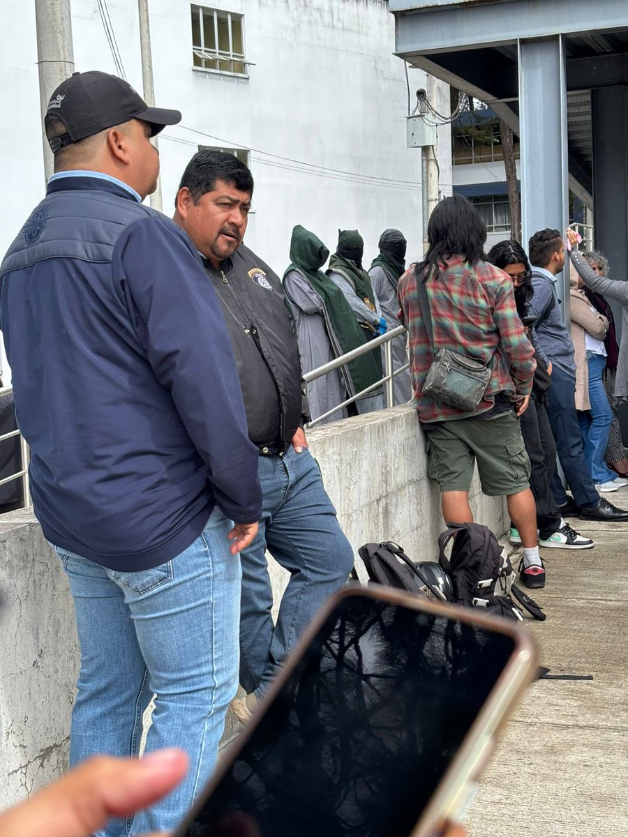 #AHORA | Estudiantes denuncian intimidación de Comités de Huelga durante la elección del Cuerpo Electoral Universitario en la Facultad de Farmacia.