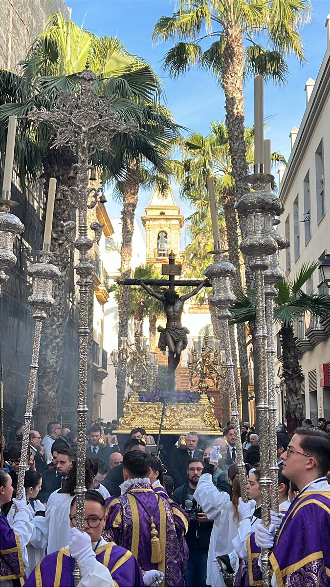 Cádiz, esa ciudad que es capaz de cambiar los papelillos por el incienso en menos de 24 horas

-Domingo 22 de febrero 17:10
-Lunes 23 de febrero 17:10
