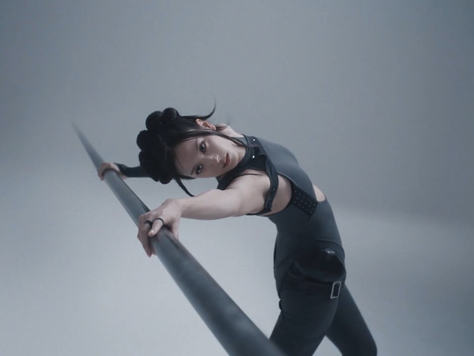 PopEmpirex's tweet photo. JISOO for BLACKPINK's New Music Video "GO" https://t.co/xjsUC2zdlV