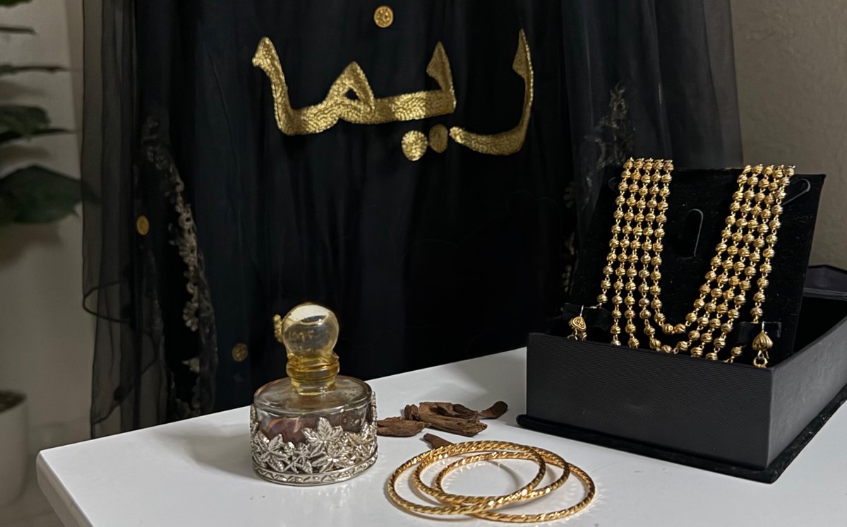 إن تدلعت يزهاني الدلع و الدلال 
و إن لبست الذهب قلنا ذهب و ذهبه❣️