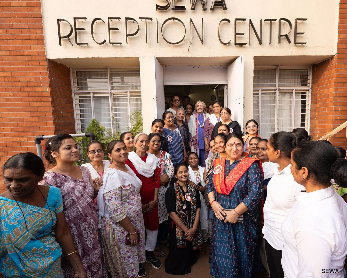 Hillary Clinton tweet media