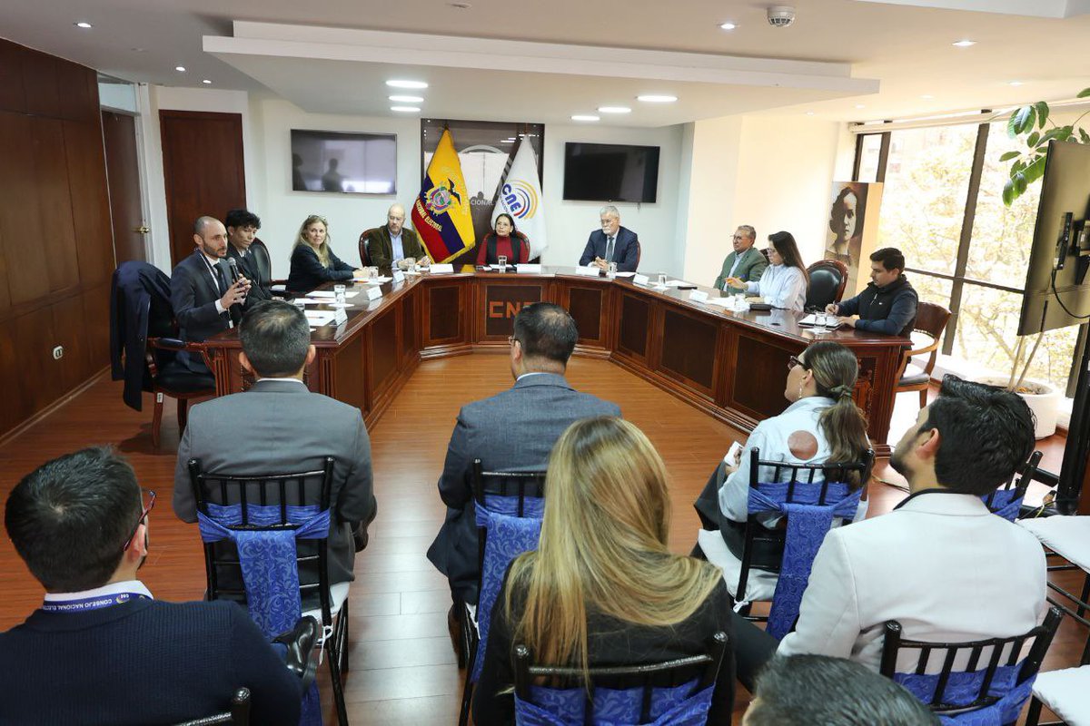 DianaAtamaint's tweet photo. Avanzamos en la modernización electoral. Como #PlenoCNE desarrollamos una reunión de trabajo con el equipo técnico del @PNUDEcuador para analizar estrategias de transformación digital y el uso de tecnología aplicada a los procesos electorales, con enfoque en transparencia, seguridad e inclusión. 

Seguimos fortaleciendo la institucionalidad y optimizando los servicios ciudadanos.