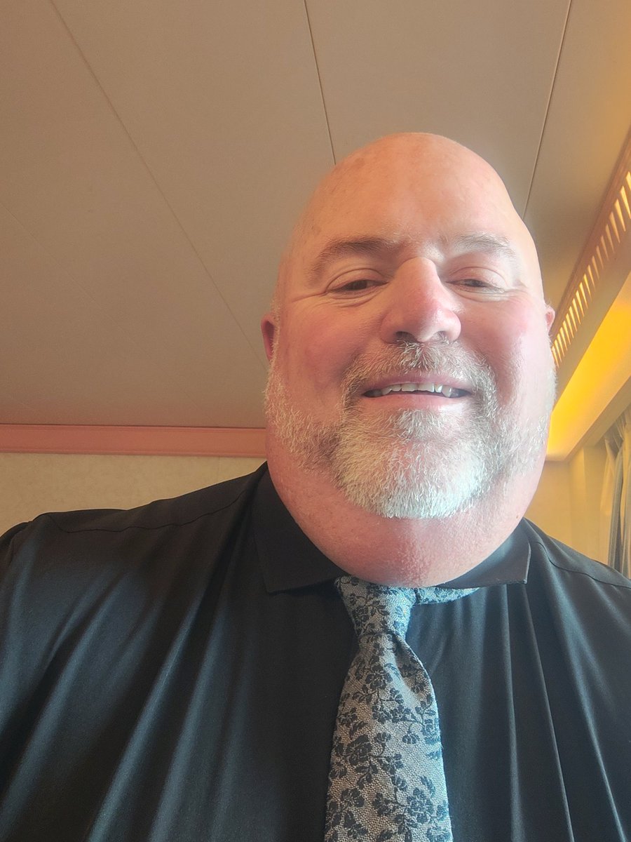 TerryGant15's tweet photo. You silver tongue sharp dressed devil!; https://t.co/0sYmqevN7S