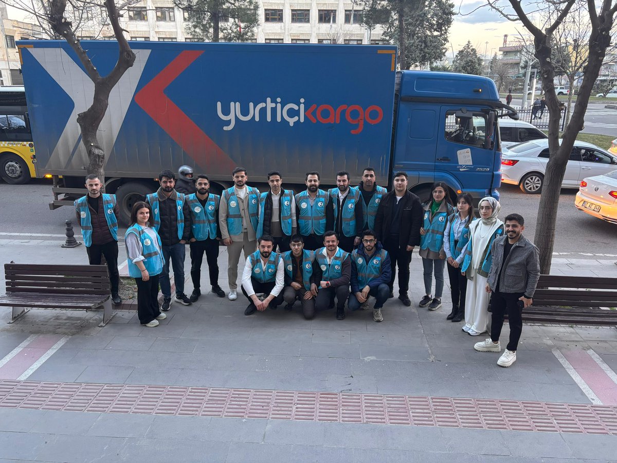 📍 Belediye Işıkları 

İftara 5 Kala… 🌙

AK Gençlik olarak yolda olan hemşehrilerimize ikramlarımızı ulaştırdık.
Ramazan’ın bereketini paylaşmanın huzurunu birlikte yaşadık. 🤲