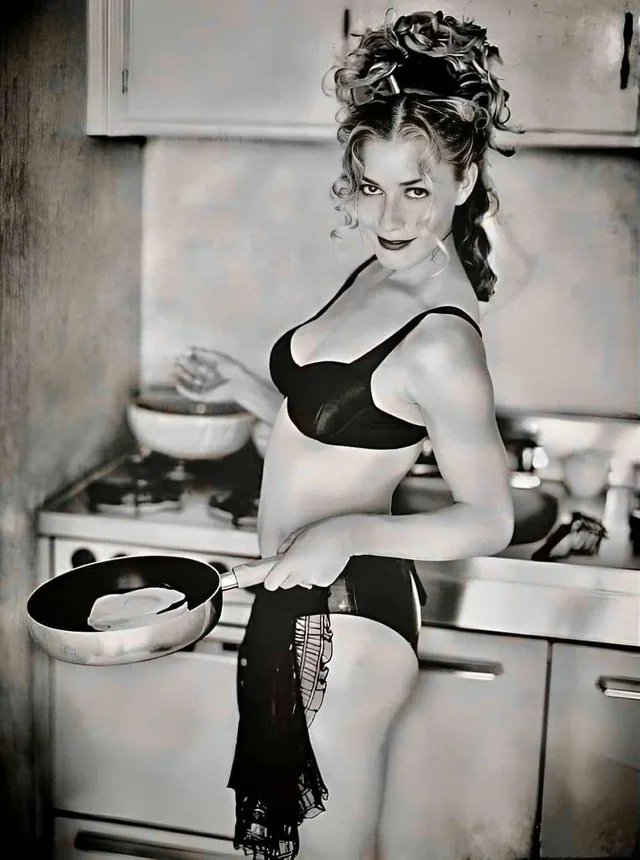 HistoryUnd's tweet photo. Elizabeth Shue https://t.co/xohJMdajDd