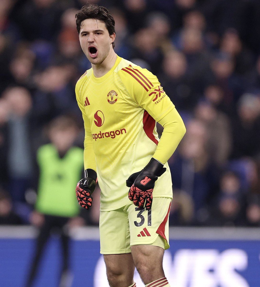 Utdtruthful's tweet photo. 🚨 Senne Lammens vs. Everton: 

Clean sheet
43 touches
4 saves 
4 punches 
2 high claims

MOTM performance ❤️🇧🇪 https://t.co/83pYDMSnQd