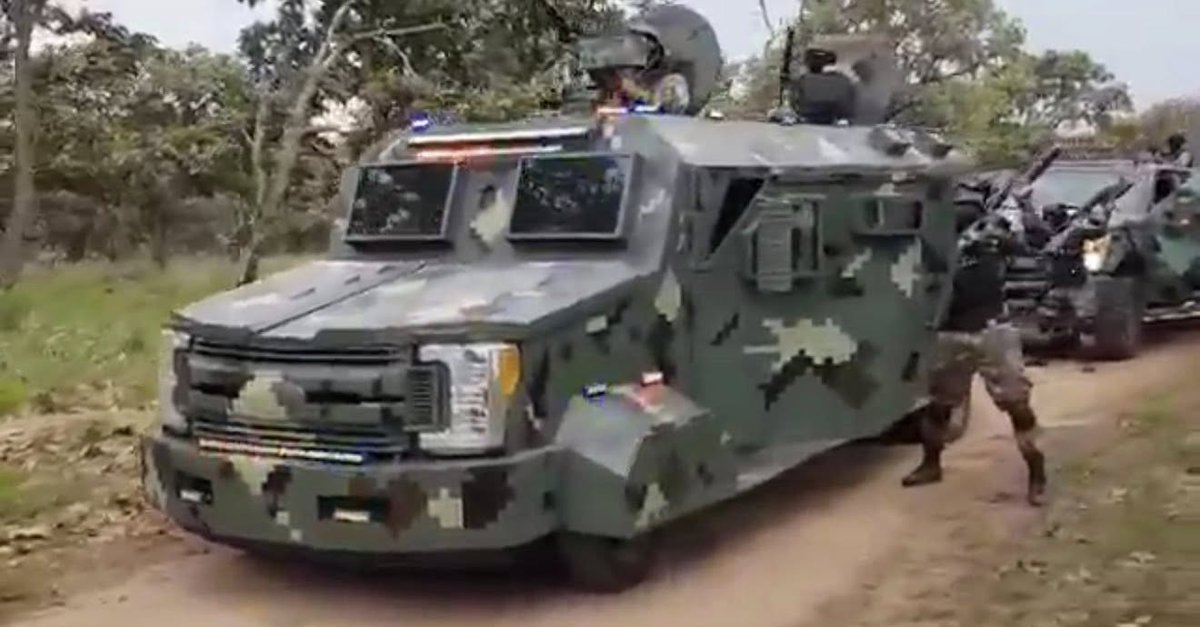 hkb73's tweet image. This is not the Mexican military or police; it is the CJNG cartel that is equipped with everything necessary and even armored vehicles. #CC #VideoInComments