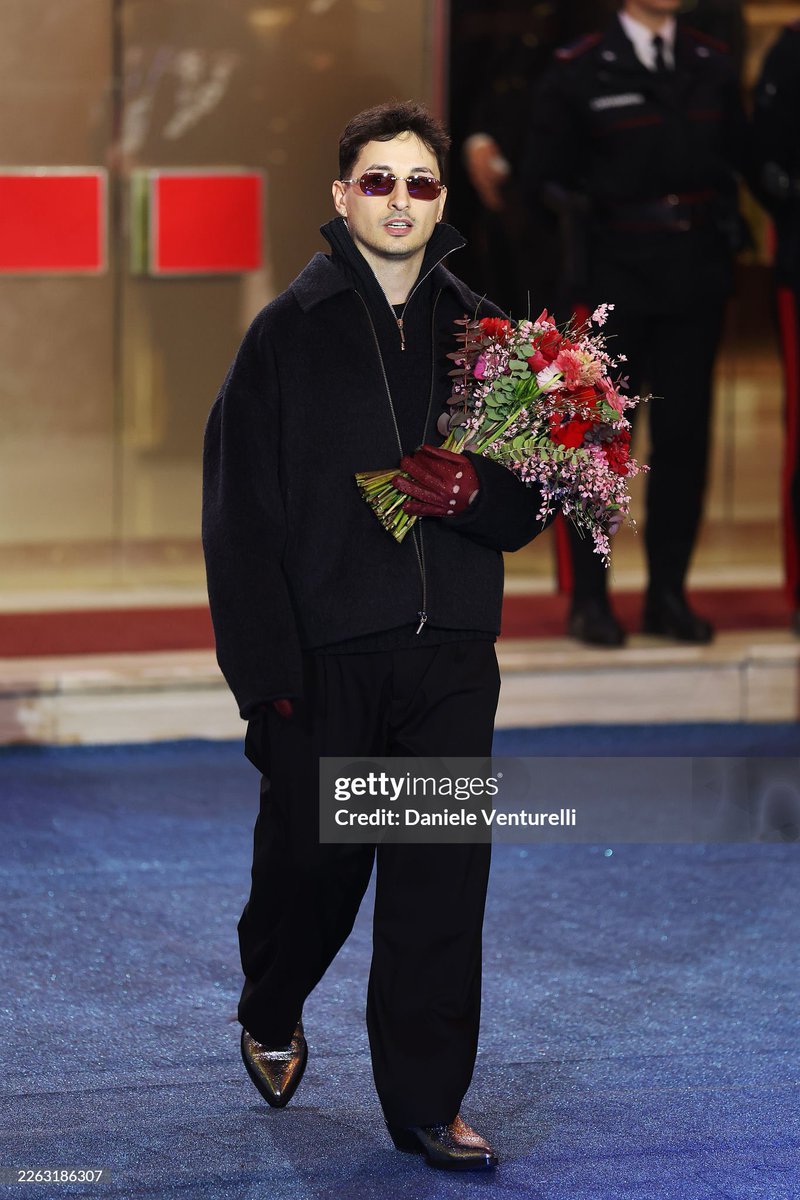 non vincerai mai perché in questo paese sono abituati alla merda, ma sono comunque orgogliosa che tu sia lì 

#Sanremo2026