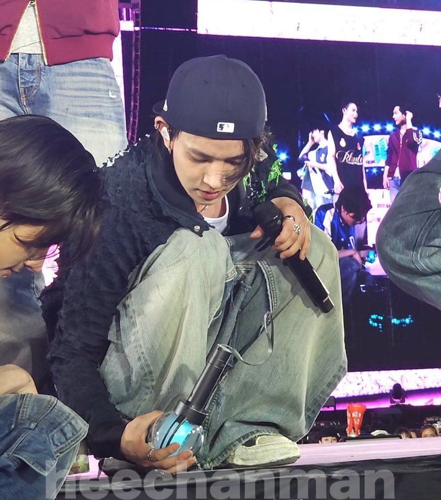 he’s so smol >⩊<