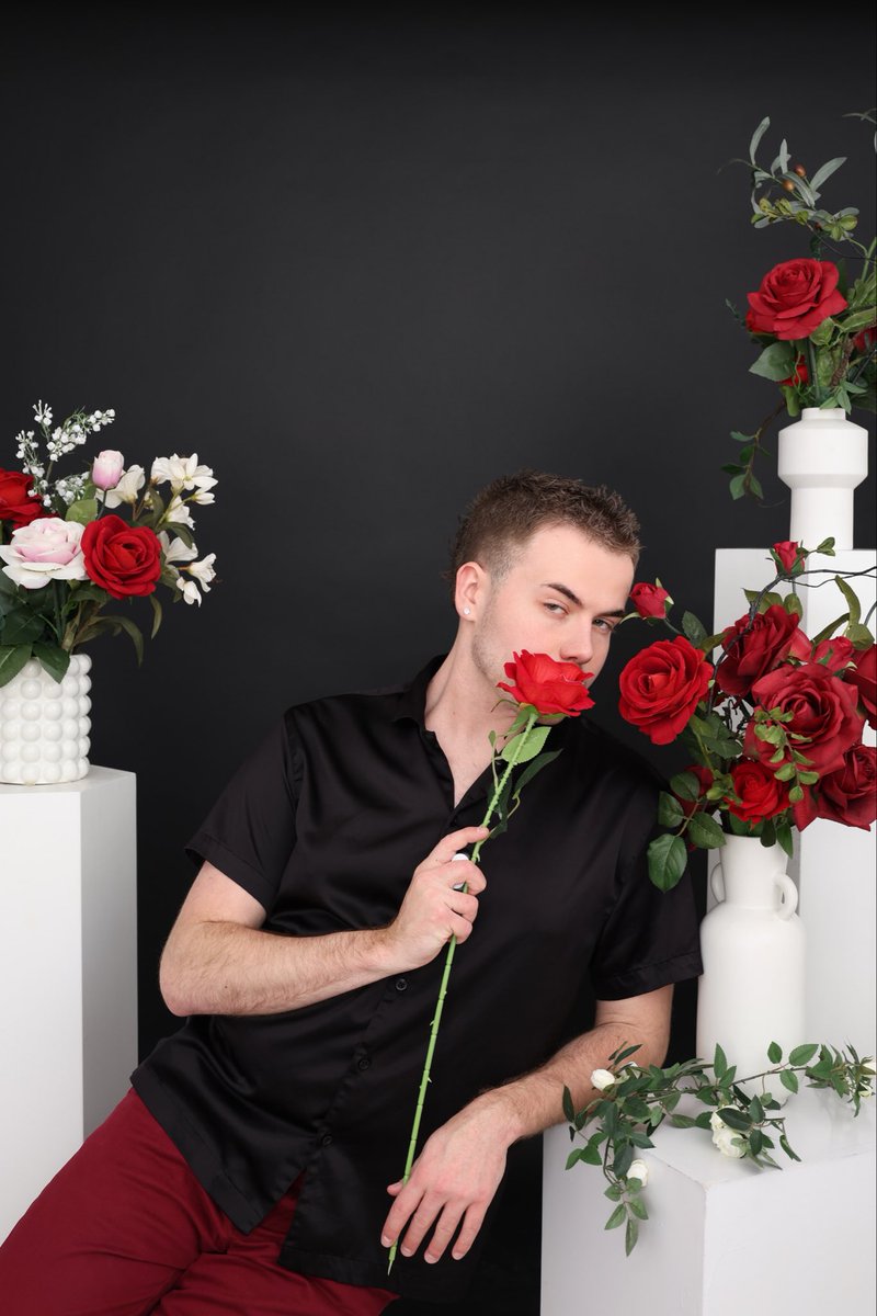 taylbe_'s tweet photo. Always been a rose kinda guy https://t.co/v9Lapd3FfI