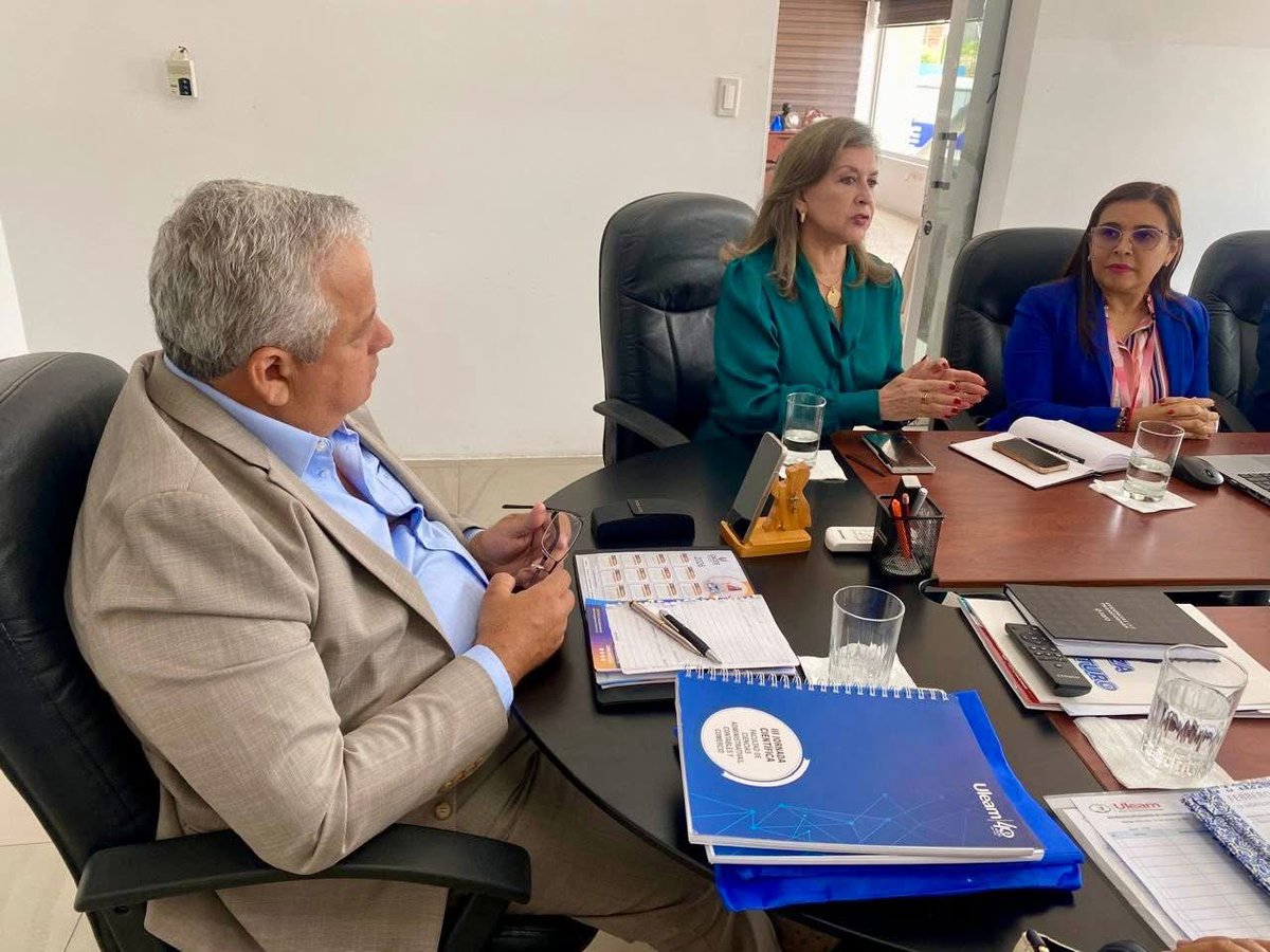 UleamEcuador's tweet photo. La #Uleam y el Instituto Tecnológico de Monterrey presentaron “Futuro Admin 2030”, propuesta híbrida que fortalecerá la formación en el área administrativa.
👩‍💻 Incluye capacitación para docentes y se articula con la visión de crear la futura Escuela de Negocios ULEAM. https://t.co/Q2fLIP0If4