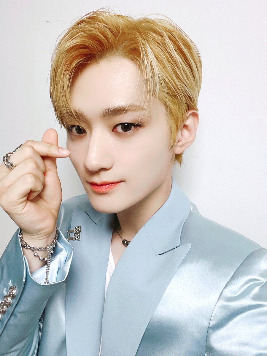 ¿𝙽o será que ustedes andan igual que yo? 𝙳𝕚sfrutando del #𝔄𝑙𝐥𝔖a𝕚n𝐭sʼ𝟷𝟶𝟶天 a todo trapo como buen fan, y es que no es por nada, pero #𝔖a𝕚nts𝔉𝕒nco͞n fácil está en mi top del mes de lo buena que es su música.

ant𝕚-𝐡ǝro͞ 雄 ✺ ⋆ #𝐧or𝕚