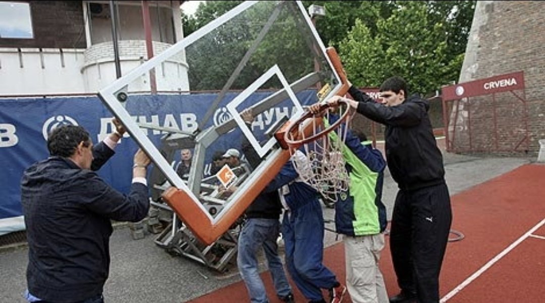 Blokirala me sisica štrokava...kako ga opisuju u Banja Luci pa ne mogu da mu odgovorim...
Iskreno im želim ovo, tek tada ćemo biti kvit!