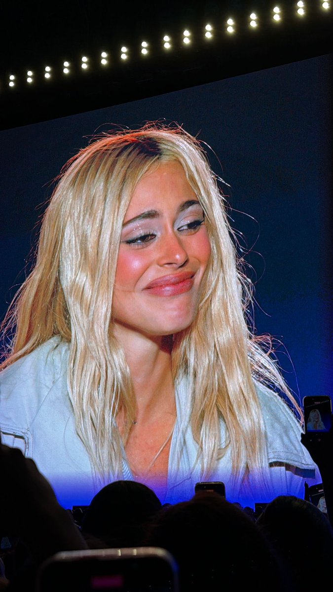 tinixk's tweet photo. La carita de Tini cuando empezamos a cantar carne y hueso https://t.co/snSxNWEME1