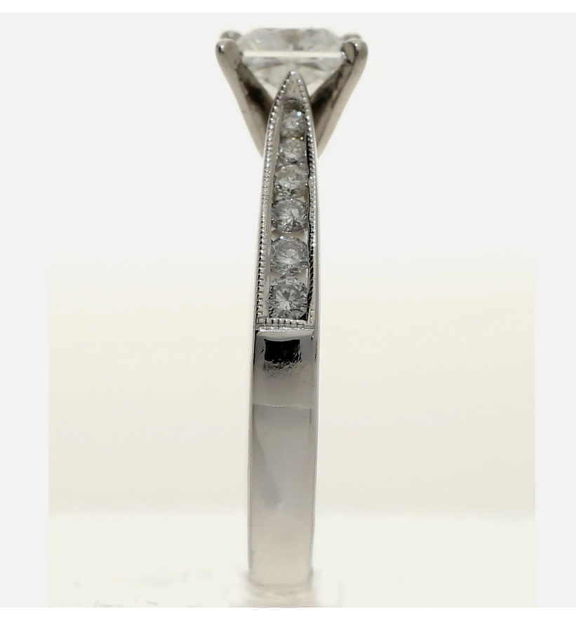 EmpirePawn's tweet image. This 1.01CT GIA-certified princess-cut diamond engagement ring is set in 18K white gold with sparkling side diamonds—timeless, elegant, and made to be treasured.
ebay.com/itm/2365971759… 
#GIACertified #EngagementRing #PrincessCut #FineJewelry