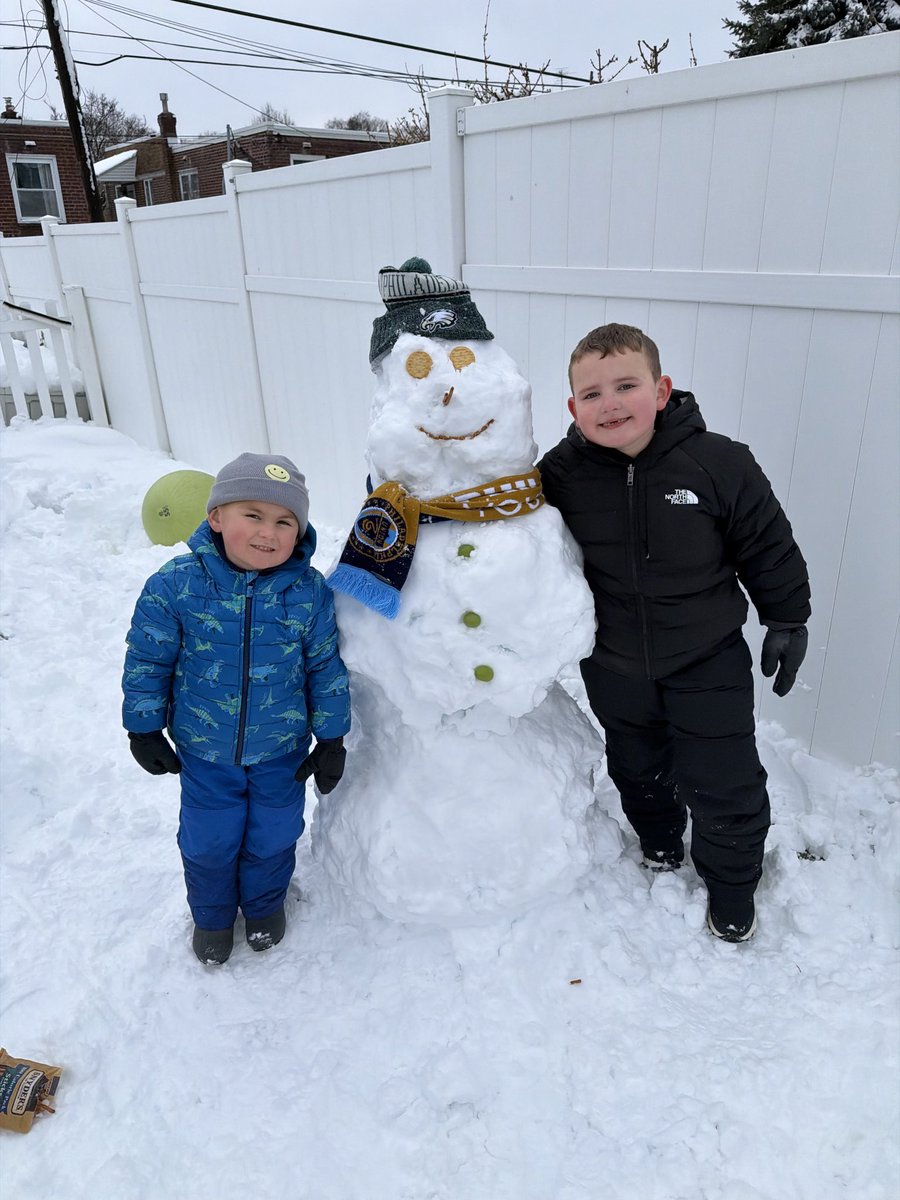 caittttO's tweet photo. Snow day in Fox Chase! @6abcadamjoseph @6abc https://t.co/7N8c3HYBAi