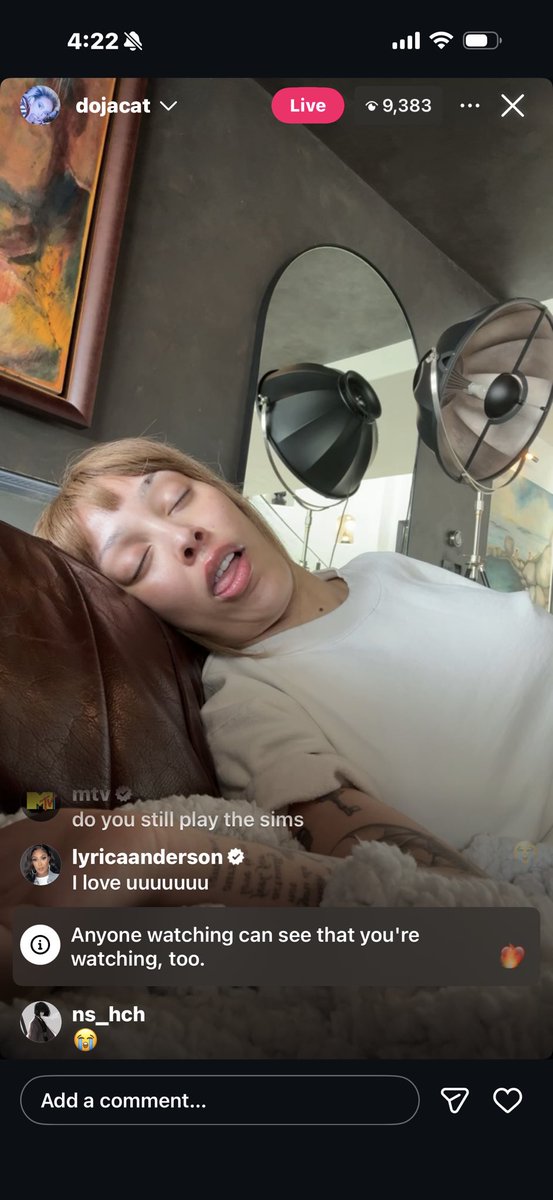 what is doja cat doing on her live stream 😭