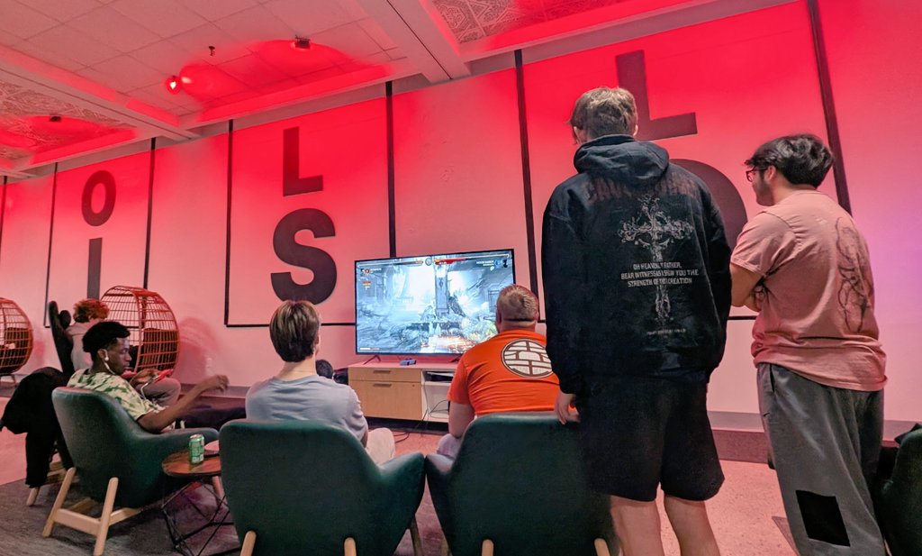 sh3k1n4h tweet media