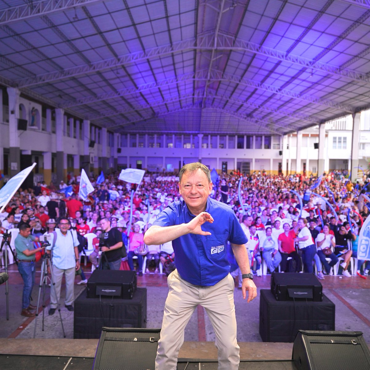 fredyparada90's tweet photo. Más de 10.000 personas en reuniones masivas realizadas desde el jueves pasado hasta el domingo en los barrios como La Ínsula, Loma de Bolívar, López, Colegio Salesiano, Atalaya, Guaimaral, Zona rural de Cúcuta y Los Patios, sirvieron para fortalecer el pasado fin de semana la campaña del Rpte @CiroARodriguezP . Estás reuniones hacen parte de varios acuerdos que se vienen liderando en Cúcuta con dirigentes políticos, coordinadores de algunos barrios y empresarios que han anunciado su voto para el dirigente del @soyconservador .  En estas alianzas han jugado un papel importante la diputada Milena Calderon, Leonel Rodríguez, hermano del representante y el empresario de Cúcuta Farís Corona, quien está coordinando a otras personas de la producción en la ciudad para que se sumen a esta campaña.