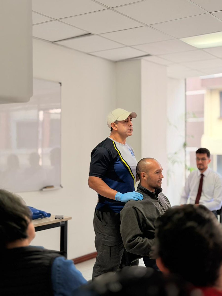 emac_ep's tweet photo. 🚑🔥 ¡Buenas noticias para nuestro equipo!

En EMAC EP participaremos en el curso de Primeros Auxilios impartido por el Instituto Ecuatoriano de Seguridad Social – Riesgos del Trabajo.

¡Seguimos avanzando con compromiso y responsabilidad!

#AmorPorCuenca ❤️💛

@czamoramatute 
@MunicipioCuenca