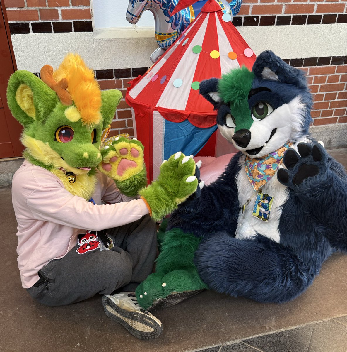 OwO a wolf puppy caught me and doesn’t let me go unless I play clapping game with him

🐺🍼: <a href="/KazanIsFatzan/">Kazan @ NFC</a>