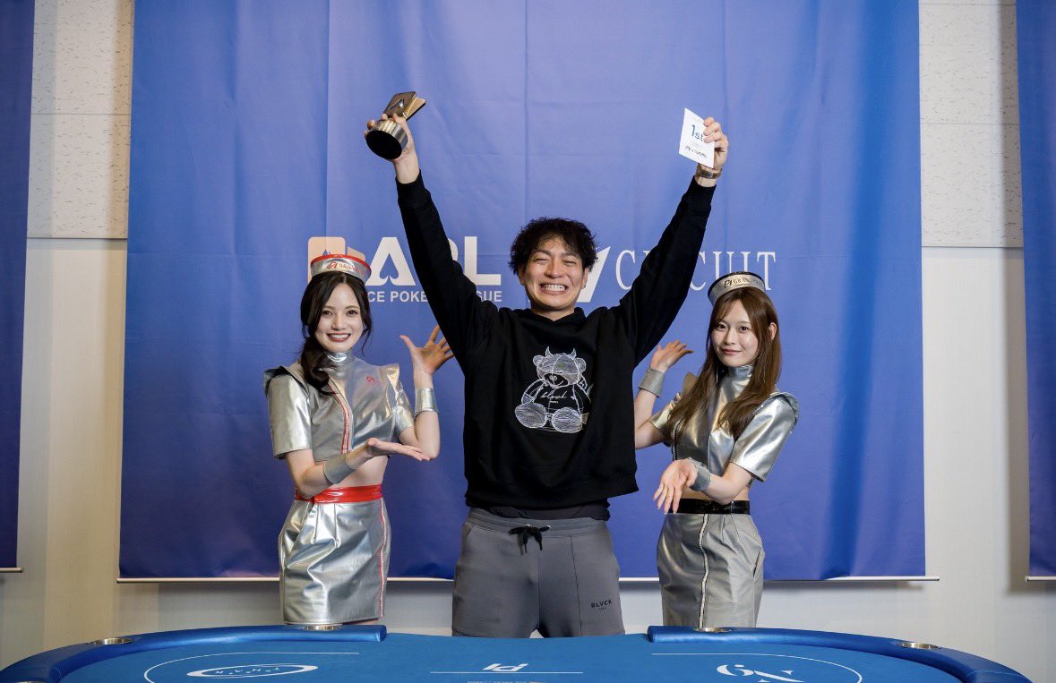 yunji_poker's tweet image. ノブナガさん…

P1で1日2トロフィー…🏆🏆

さすがKANTANS😍

「俺は肩弱いから…」って、よく勝手にアミューズのトイレ掃除してたもんな…笑

勝手にトイレが綺麗になってたアミューズの店舗はノブナガの肩の弱さのおかげですから‼️

おめでとう㊗️

#P1
#P1OSAKA
@P1_GrandPrix