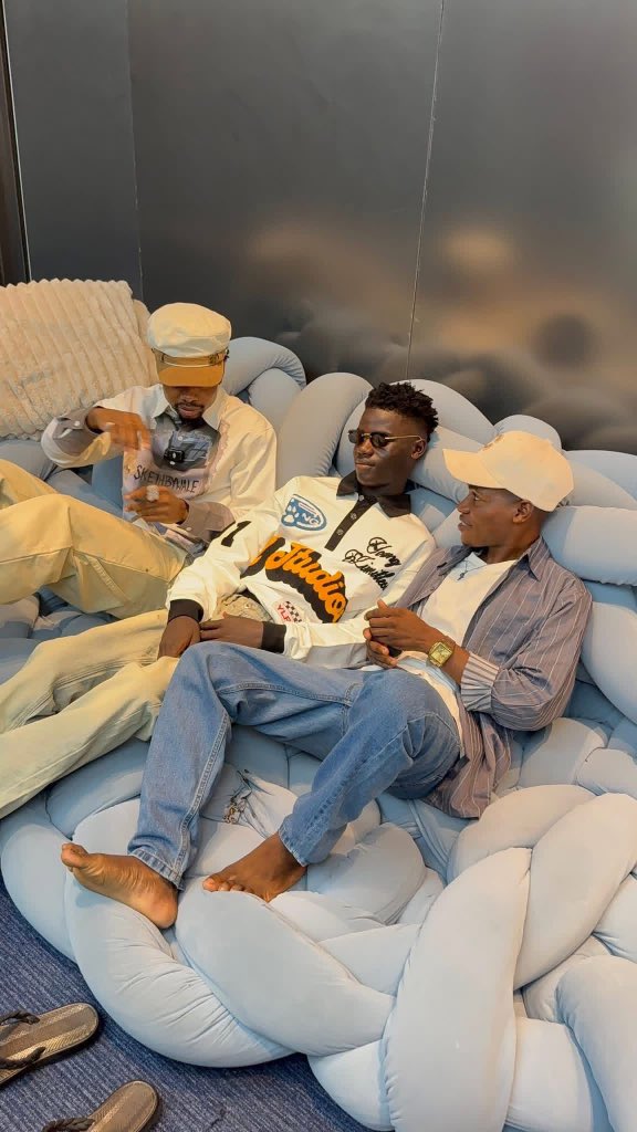 Quadryy From street hawker to modeling one of the biggest clothing brand with gift worth over 3million naira 🤗