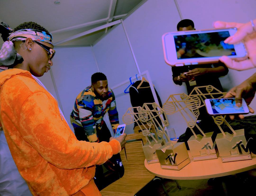 AfricaFactsZone's tweet photo. Wizkid has won 1 Grammy, 4 BET Awards, 2 American Music Awards, 6 MOBO Awards, 3 Billboard Music Awards, 2 MTV EMAs, 6 NAACP Image Awards, 3 Soul Train Awards, 3 iHeart Radio Music Awards, 5 BMI Awards, 1 MTV VMA, 3 ASCAP Awards, 1 Echo Award, 1 Teen Choice Award, 1 International Reggae and World Music Award, 1 Apple Music Award, 1 Cannes Lions Award, 1 Brit Billion Award, 1 iHeartRadio MMVA, 1 Urban Music Award, 2 BreakTudo Awards, 1 Amazon Music Award, 18 Headies Awards, 10 AFRIMMA, 8 All Africa Music Awards, 4 Africa Arts Entertainment Awards, 1 iHeartRadio Titanium Award, 6 Nigerian Entertainment Awards, 5 MTV Africa Music Awards, 9 African Entertainment Awards USA, 17 That Grape Juice Awards, 4 SoundCity MVP Awards, 3 Afro X Digital Awards, 3 Ghana Music Awards, 3 Culture Custodian Awards, 2 Entertainment Arts Excellence Awards, 2 Channel O Music Video Awards, 9 Net Honours Awards, 2 Muma Awards, 2 Cool Wealth Awards, 2 Future Awards, 4 City People Entertainment Awards, 4 TBN Social Awards, 5 NMPA Songwriters Awards, 2 Dynamix All Youth Awards, two 4Syte TV Music Video Awards, 1 Music Week Award, 1 African Leadership Magazine Award, 1 Sierra Leone Musicians' Union Award, one 3 Music Award, 1 African Pride Award, 1 South African Hip Hop Award, 1 PlayData Award, 1 AICP Award, 1 Wireless Award, 1 Daily Californian Art Award, 1 Peace Achievers Award, 1 Metro FM Award, 3 West Africa On Point Awards, 1 Gnadoe Magazine Award, 1 South South Music Award, 1 YNaija Award, 2 Wana Music Awards, 5 TooXclusive Awards and 1 Galaxy Music Award.