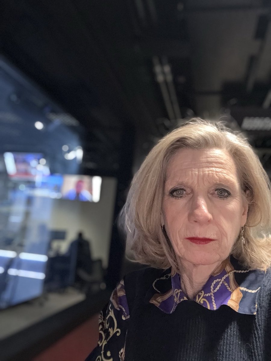 carolewalkercw's tweet photo. Coming up in ⁦@TimesRadio⁩ ..
⁦@JAHeale⁩ &amp; ⁦@JoshuaRozenberg⁩ on Mandelson +
⁦@carolynquinncq⁩ &amp; ⁦@GeorgeWParker⁩ on papers +
⁦@courtneywmh⁩ on Ukraine +
⁦@brontecoy⁩ on royals +
⁦@robinlustig⁩ at midnight 
Do join us ! https://t.co/W8DgCUkf6N