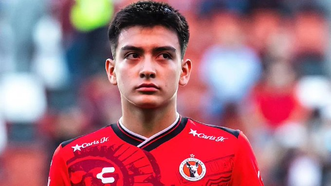ExtraCancha's tweet photo. Gilberto Mora y su entorno deciden evitar cirugía por pubalgia, que lo dejaría fuera del Mundial. Optan por descanso y rehabilitación para tenerlo listo en mayo. 

No jugará con @Xolos, que respeta la decisión.

Adiós venta próxima. https://t.co/C9G0LcVcJg