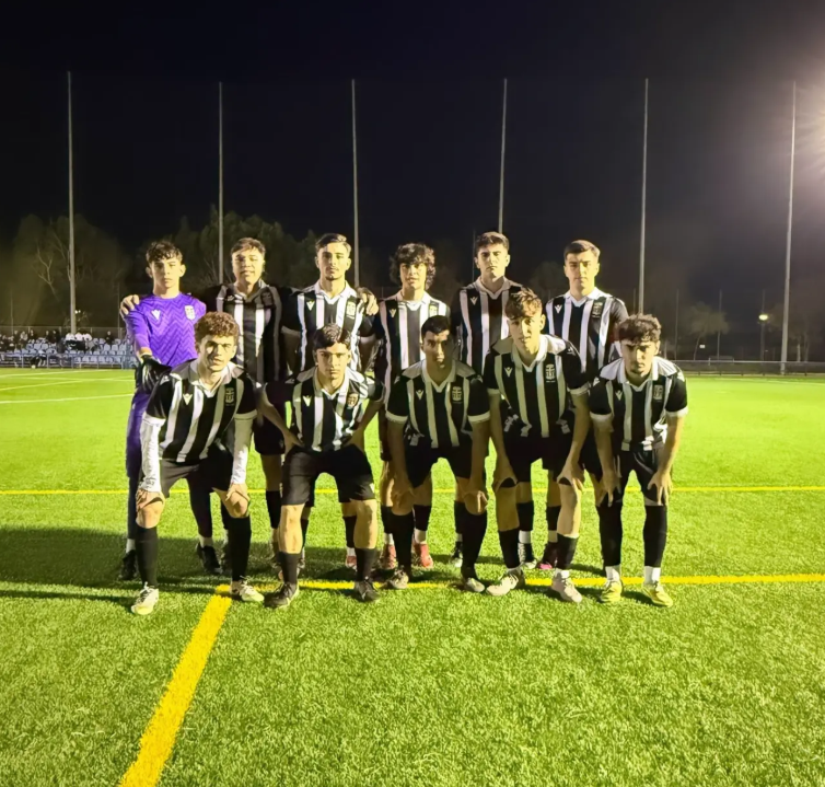 Nacional10x's tweet photo. Liga Nacional Juvenil - J22

Fue capaz FC Cartagena de sumar 3 puntos en feudo del siempre complejo Ranero CF (0-2).

Fulo y Chechi vieron portería, de cara a que el conjunto albinegro siga en ascenso directo a División de Honor, aventajando en 7 puntos a ADM Lorquí (competidor) https://t.co/v83uImZuEV