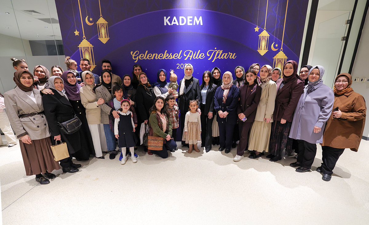 Ramazan ayının en güzel yanlarından biri, aynı sofrada buluşabilmek…

Geleneksel KADEM Aile İftarımızda, ekip arkadaşlarımız ve aileleriyle bir araya geldik; paylaşmanın, muhabbetin ve birlikte olmanın sıcaklığını hep birlikte hissettik. Çocuklarımız da unutulmaz bir Ramazan