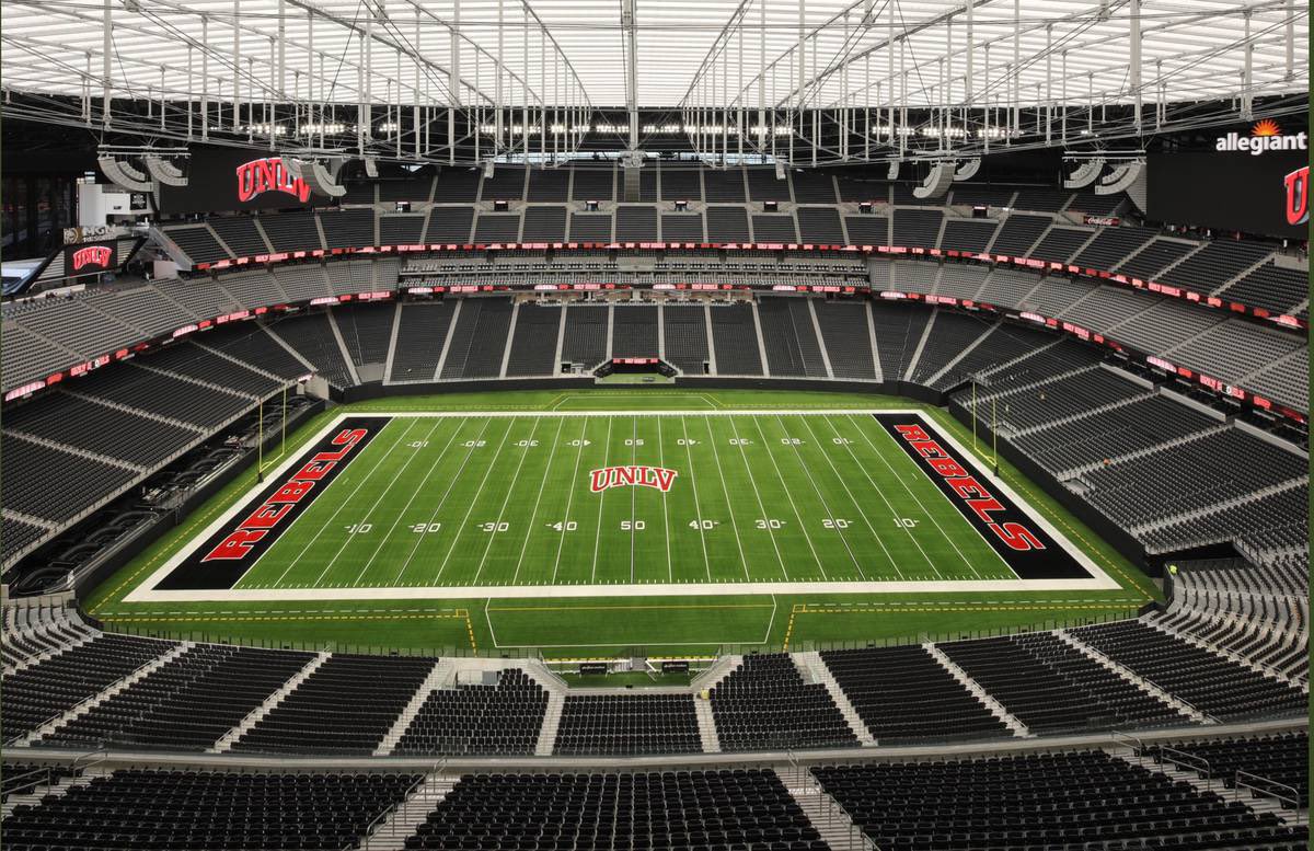 KamdenTillis's tweet photo. After a great conversation with Coach Davis, Iβm truly blessed to receive my 10th Division 1 offer from UNLV! ππΎβ€οΈ
Thank you to Coach Davis and the entire staff for believing in me and giving me this opportunity. The work continues β all glory to God! πͺπΎπ₯
#AGTG #D1Offer #UNLV #Rebels #10thOffer
