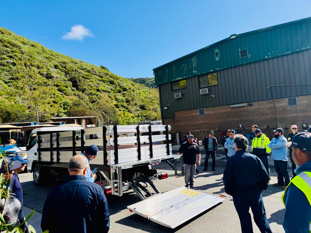theevchoice's tweet photo. Keeping that Laguna Beach air as fresh as the ocean breeze!

We’re proud to deliver a new all-electric RIZON truck to the City of Laguna Beach. A beautiful city deserves a clean environment, and this zero-emission fleet addition helps keep it that way.

#EVChoice #RIZON #CleanAir https://t.co/DJQlrzOp72