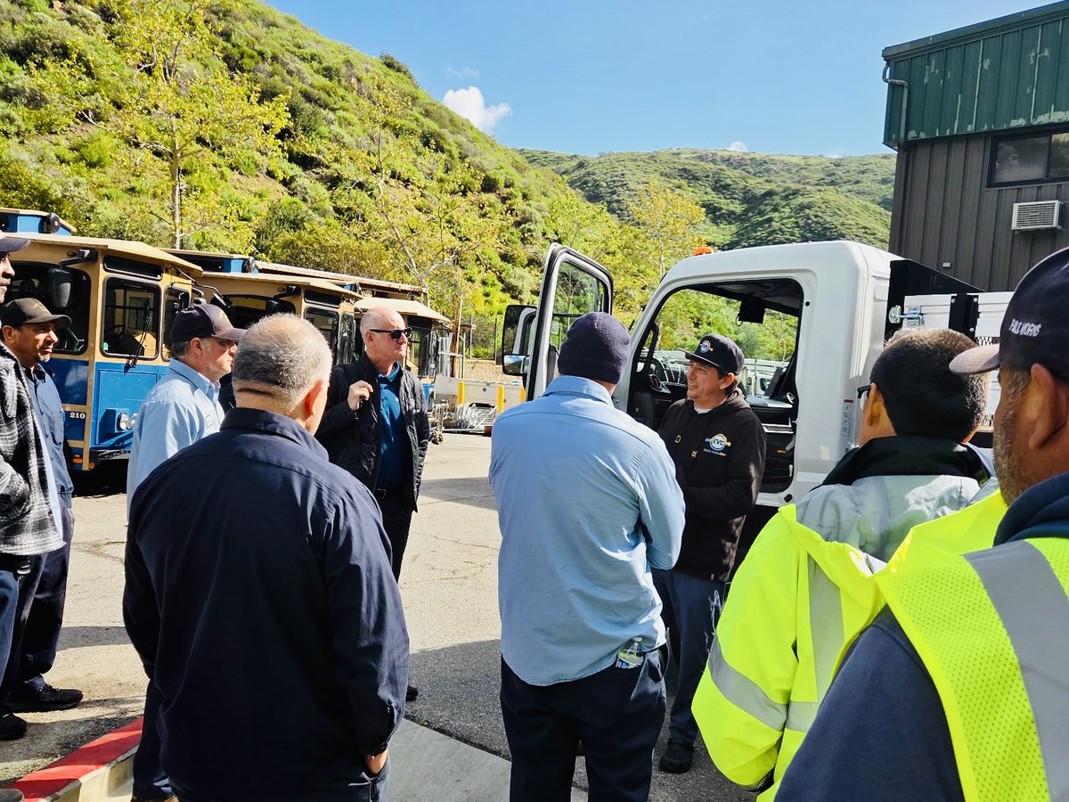 theevchoice's tweet photo. Keeping that Laguna Beach air as fresh as the ocean breeze!

We’re proud to deliver a new all-electric RIZON truck to the City of Laguna Beach. A beautiful city deserves a clean environment, and this zero-emission fleet addition helps keep it that way.

#EVChoice #RIZON #CleanAir https://t.co/DJQlrzOp72