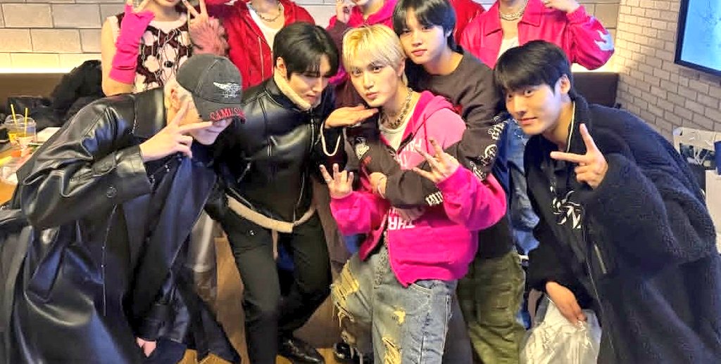 junjun_gf's tweet photo. MY MIRAE !!! 😭 https://t.co/tvL25UgBpz