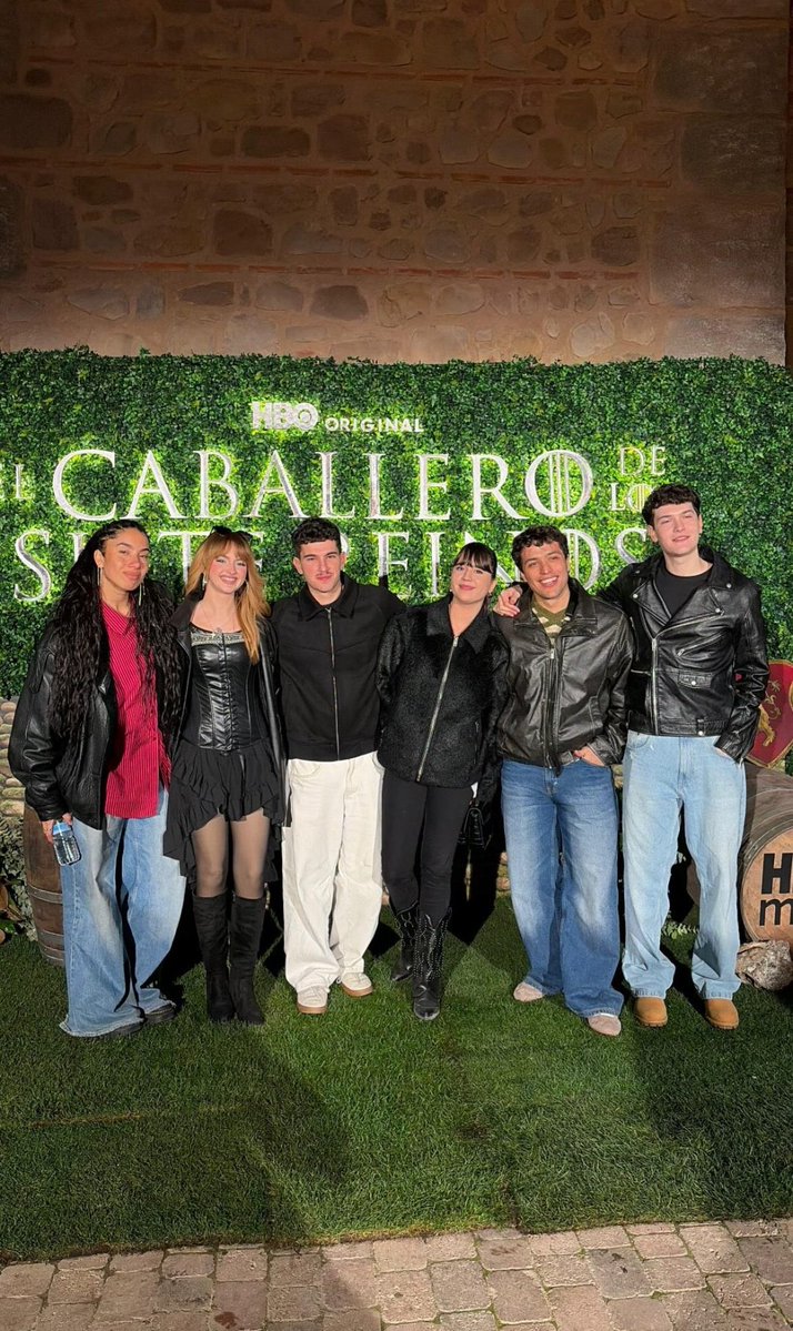 📲| tinho junto a sus compañeros en el evento de hbo! ⚔️🎬🛡️(vía stories de leoncarolei, ot2025.crespo y pablolluch)