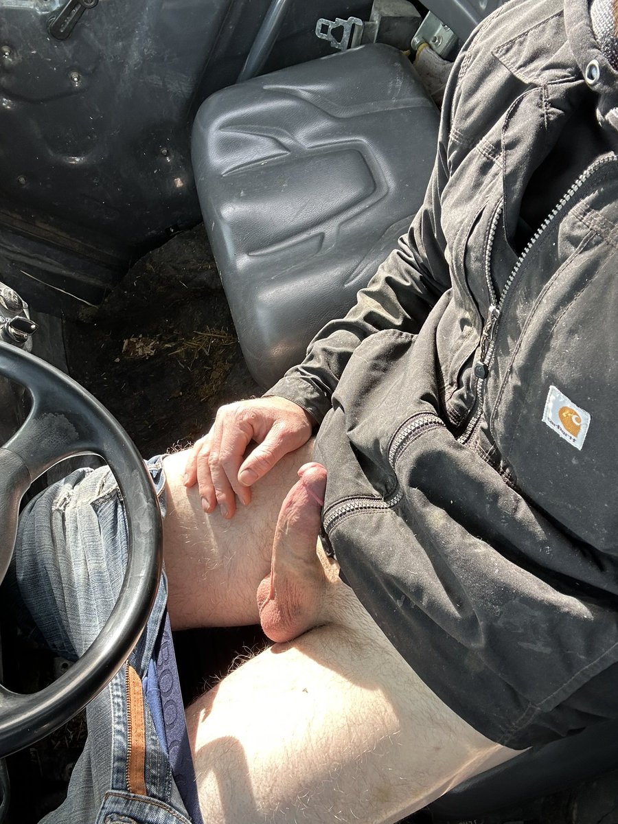 Newt130930's tweet photo. Just out checking cows, nothing to see here😉😈 https://t.co/wUU5oovBke