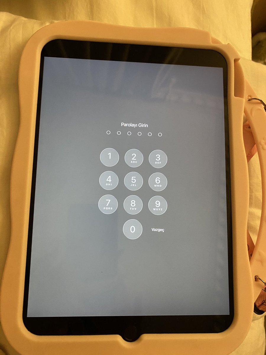 Ya imdat ya ıpad açılmıyor teknolojiden anlayan yok mı ya bilgisayarcıya götürdüm açamadı geri verdi napcam ben