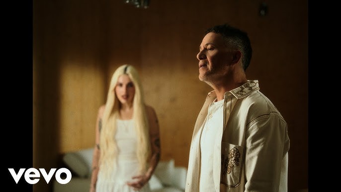 ¡BATALLA! 🔥🎶

¿Con cuál de estos últimos grandes estrenos musicales te quedas?
🔄 #MariposaTecknicolor de <a href="/LauraPausini/">Laura Pausini</a>
❤️ #Rimowa de <a href="/AlejandroSanz/">Alejandro Sanz</a> ft. <a href="/soyelenarose/">Elena Rose</a>

👉 Mañana martes a las 22:45h anunciamos el + votado 👈