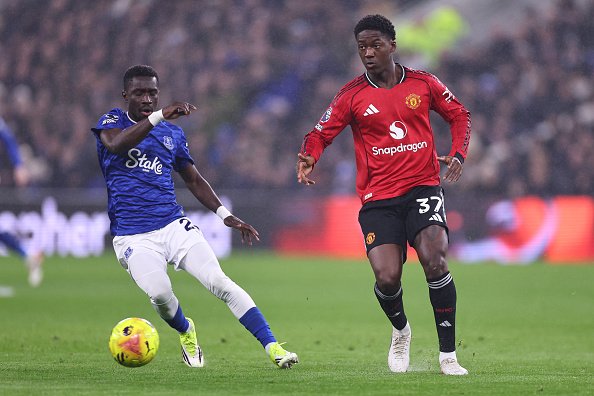 Idrissa Gueye is dressed like a footballer from a hundred years ago.