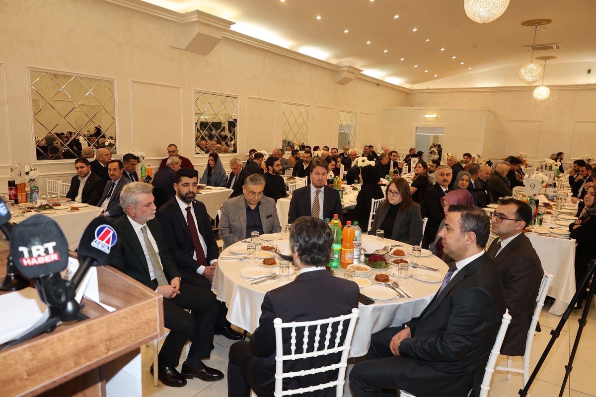 UK_UID's tweet photo. UID UK Iftar’ımız birlik ve kardeşlik ruhuyla gerçekleşti. Kur’an tilaveti ve iftar soframızda, Onur Konuğumuz Fırat Görgel, Osman Koray Ertaş ve Doç. Dr. Hasan Ulusoy bizlerleydi. Çok verimli bir program oldu. 🌙✨ #UIDUK #Ramazan https://t.co/Qt3Zssiq28