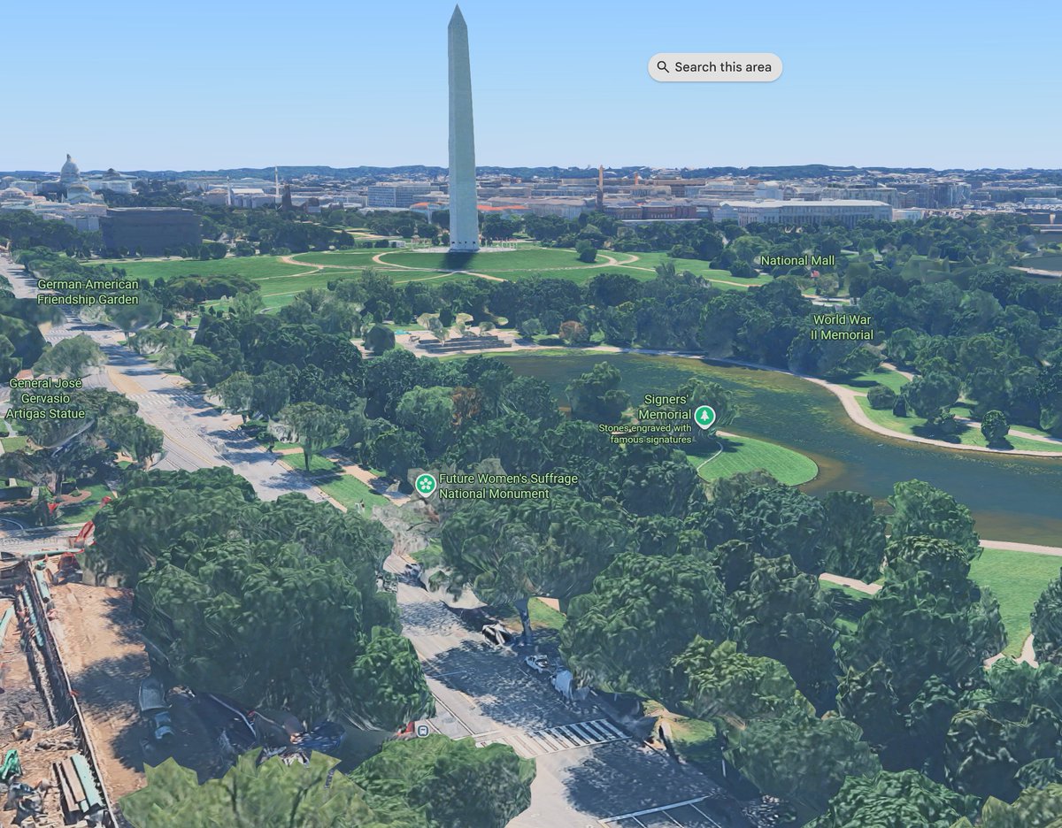 OperatorDrewski's tweet photo. In my playthrough today, I realized in MW2 the level designer purposely "squeezed" the entire US Capitol closer to you (and removed trees that are in the way) to frame the Capitol in the same shot as the Washington Monument as the EMP impacts overhead.

Why?
CINEMA. https://t.co/qzgwO1R38I